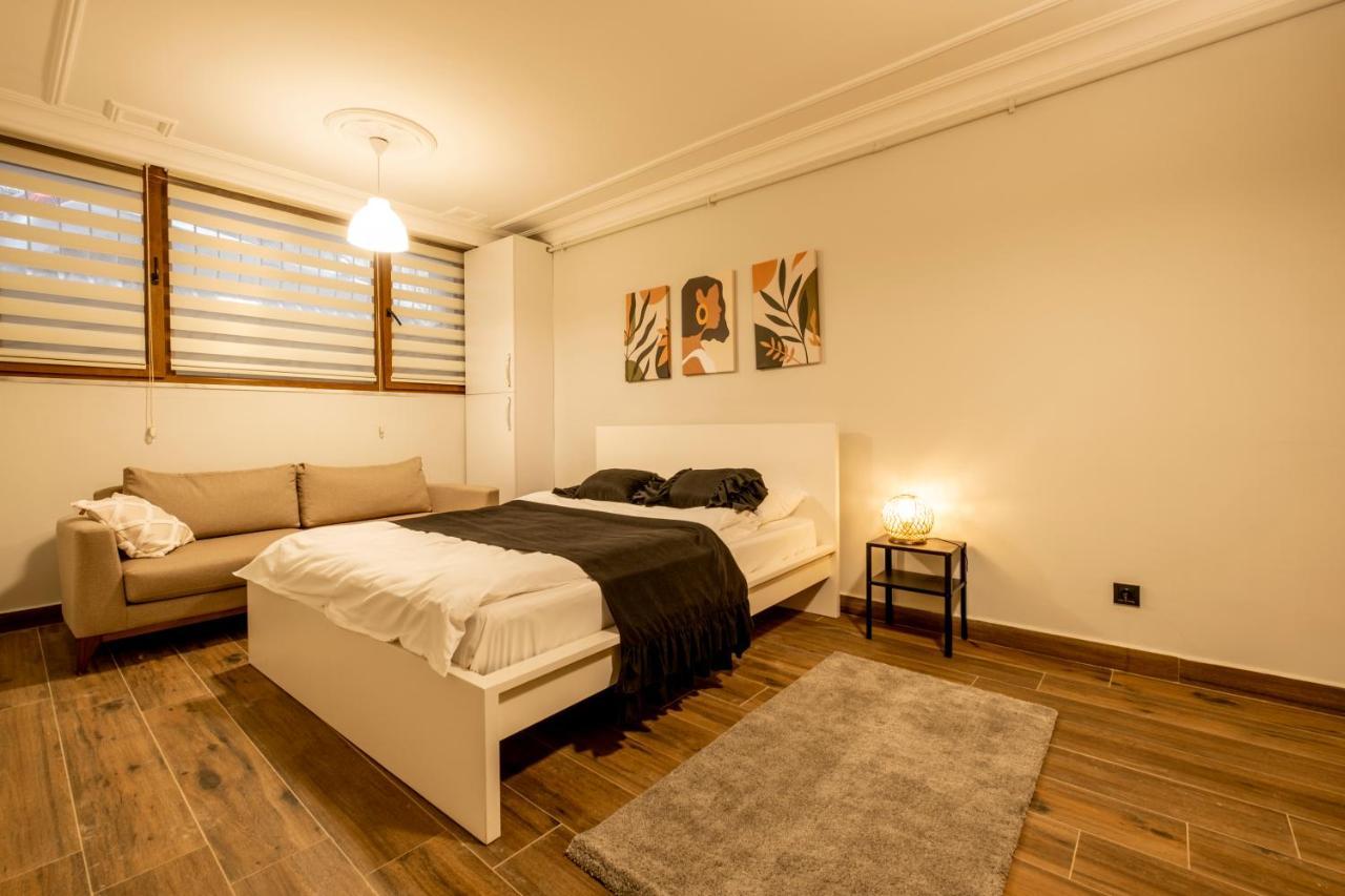 Apartamento Spacious And Comfy 2Br In The Heart Of Cihangir Estambul Exterior foto