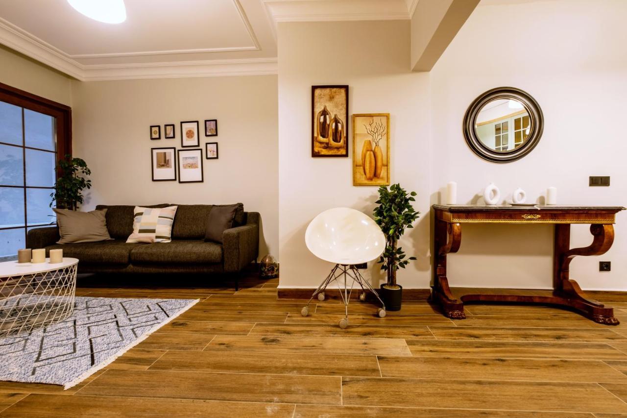 Apartamento Spacious And Comfy 2Br In The Heart Of Cihangir Estambul Exterior foto